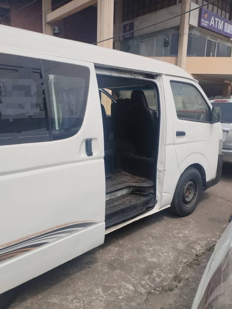 A picture of Bus Toyota Hiace available