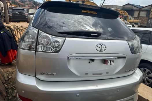 A picture of Toyota Harrier 2011 model
