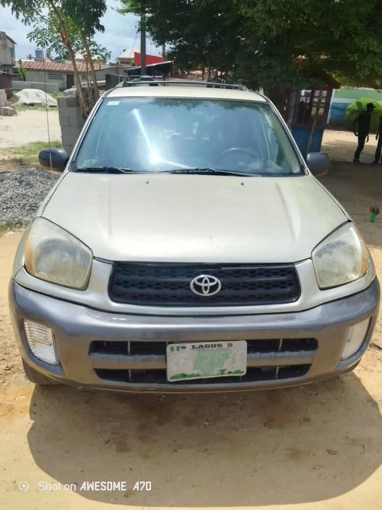 A picture of 2004 Toyota rav4