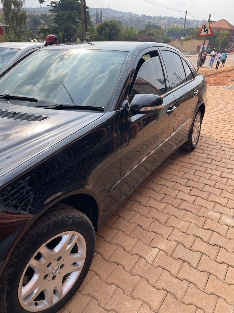 A picture of E CLASS MERCEDES BENZ 240