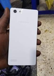 A picture of Oppo dual sim 32gb 200k
