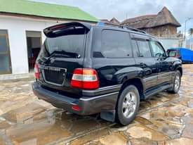 A picture of Land cruiser V8