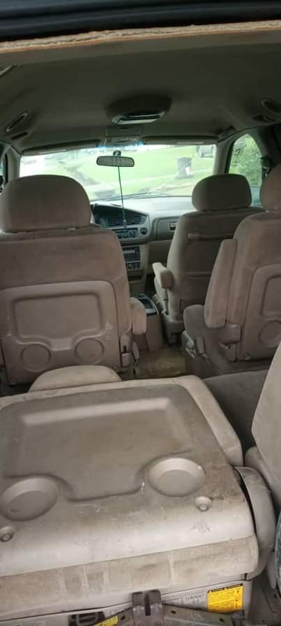 A picture of Oyaooo Dealers market 2002 Toyota sienna Engine AC chilling Gear