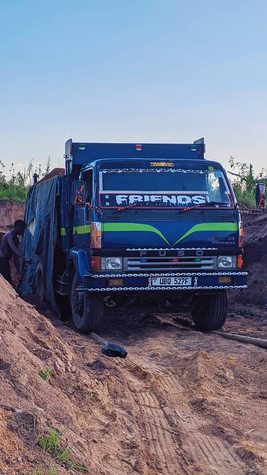 A picture of Mitsubishi Fuso fighter mignon Dumper Contact 0700500502