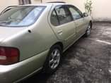 A picture of Nissan Altima GLE 1999