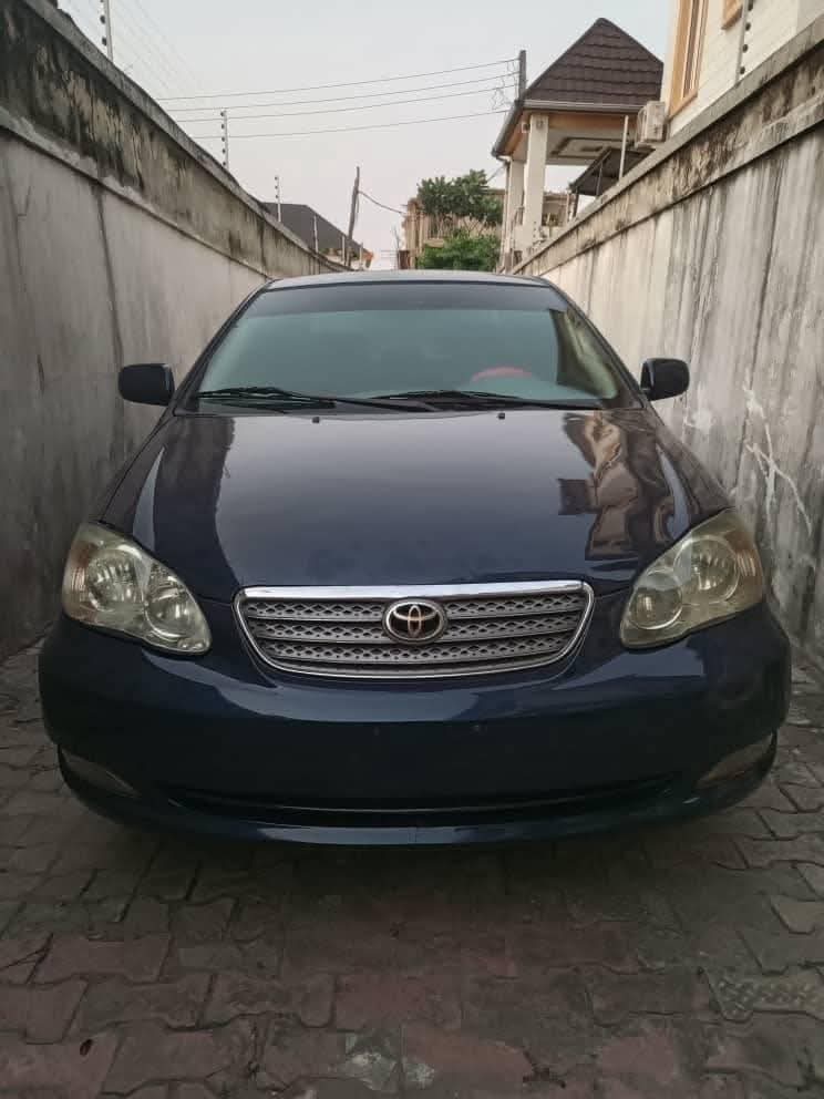 A picture of Toyota corolla 2005 SE..