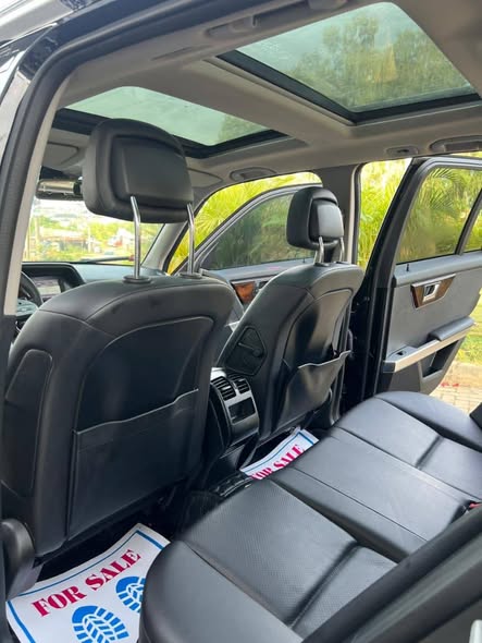 A picture of Mercedes Benz GLK350