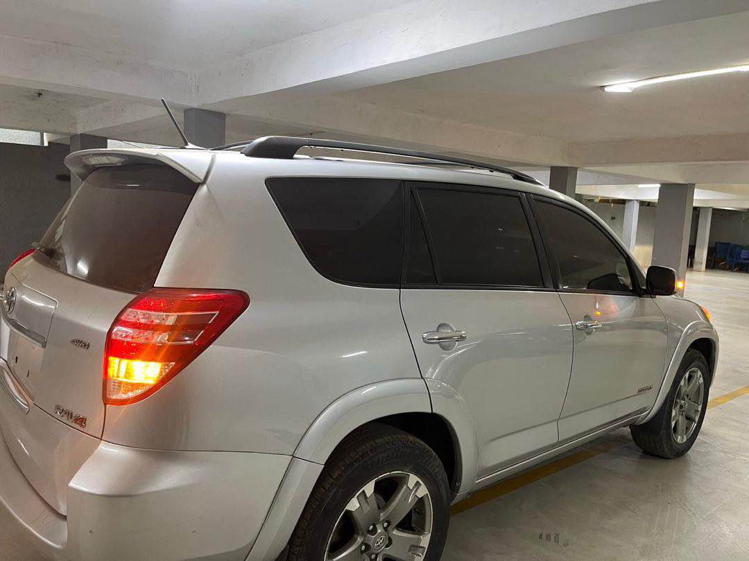 A picture of FOREIGN USED 2012 TOYOTA RAV4 Sport .
