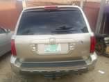A picture of Registered Honda pilot 2005 painted on first body price 1