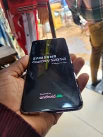 A picture of UK used Samsung phones