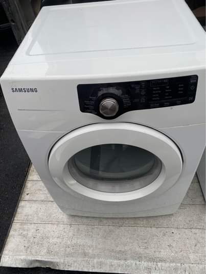 A picture of Washing machine and dryer samsung 