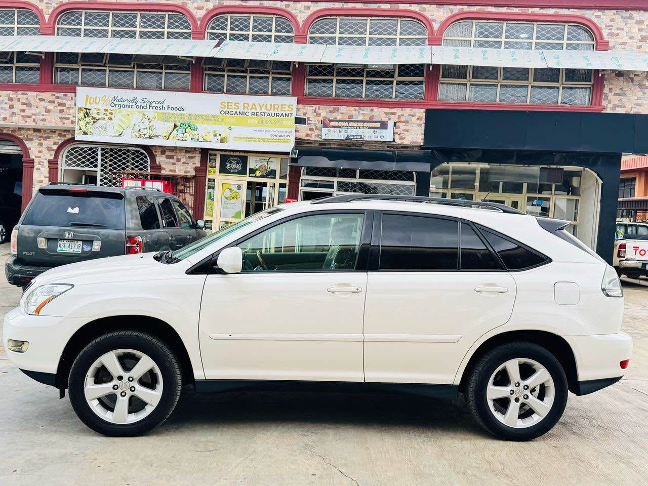 A picture of Extremely cleanLexus Rx330 2005 Model Total accident free Fullest option