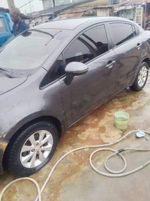 A picture of Kia rio 2012