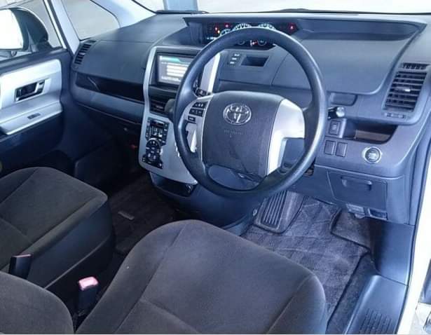 A picture of 2011 Toyota Noah X Smart Edition