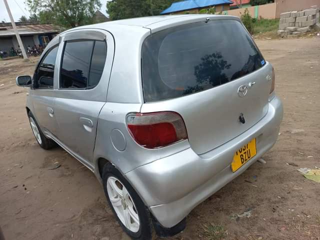 A picture of TOYOTA Vitz