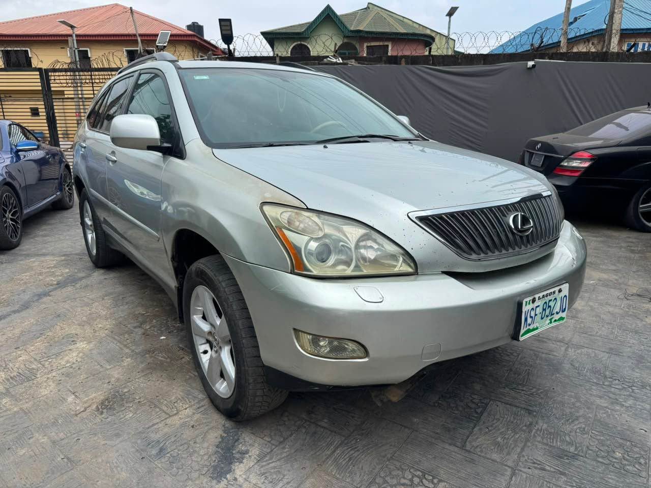 A picture of Nigeria used Lexus Rx330 2006