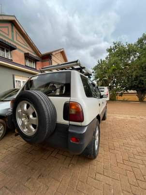 A picture of 1995 Toyota Rav4 4