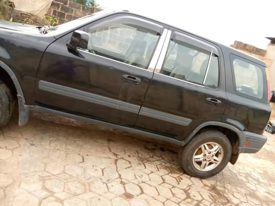 A picture of HONDA CR V