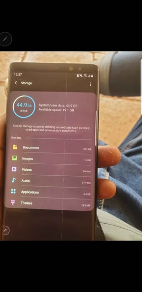 A picture of Samsung note 8