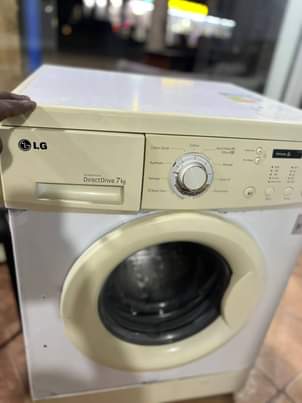 A picture of LG washing machine Inafua na kukamua Bei ni 360000 Pigaa