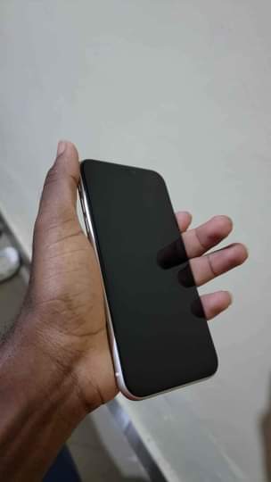 A picture of Iphone 11 plain imenyooka