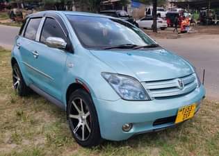 A picture of ToyOta Ist DXP Mwaka 2004 5 Cc 1290 Haijarudiwa Rangi