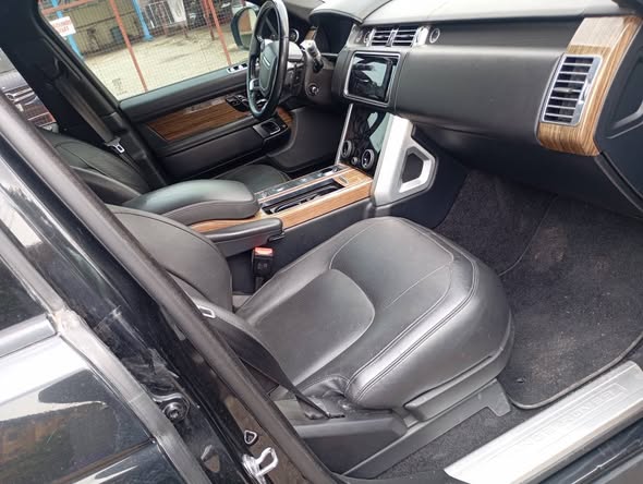 A picture of Range Rover 2019 08106552225