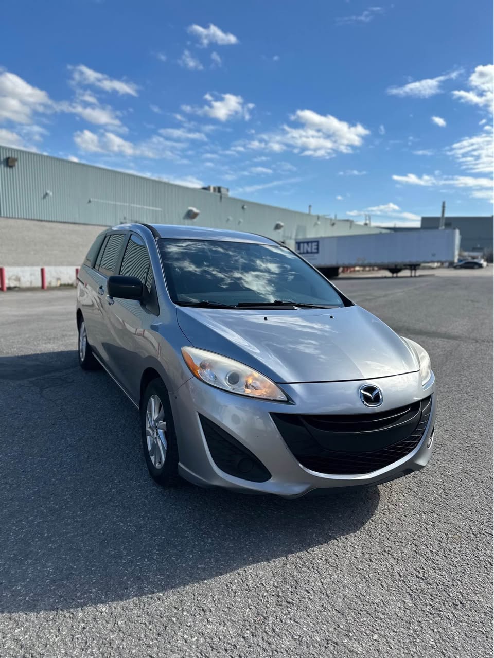 A picture of 2014 Mazda mazda5