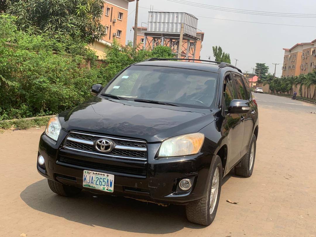 A picture of Toyota RAV4 2008
