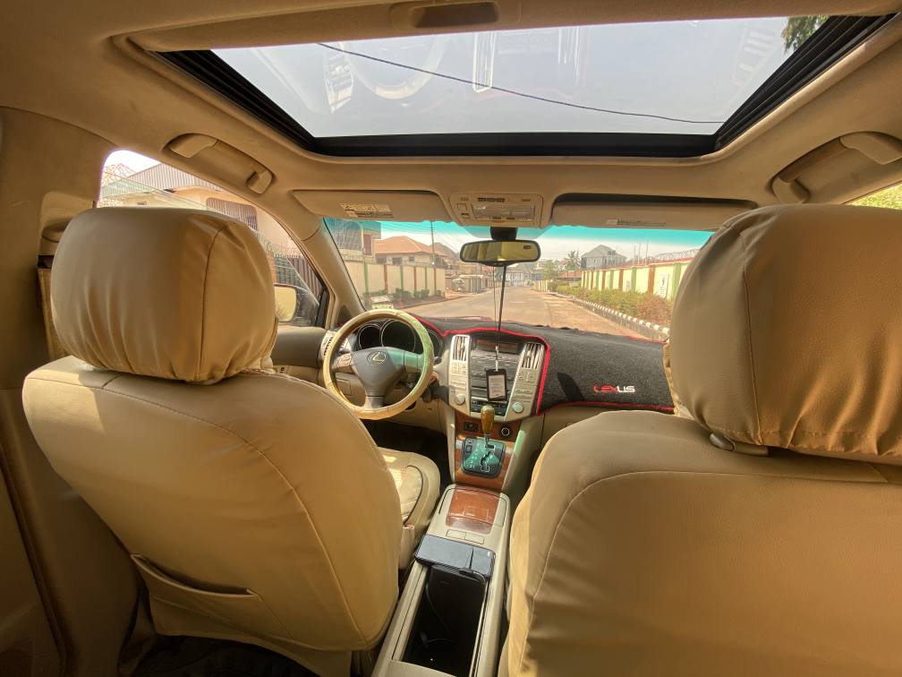 A picture of Pre Used Lexus Rx330 with Powerbooth and Tilting Sunroof Belgium