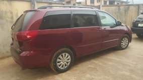 A picture of TOYOTA SIENNA