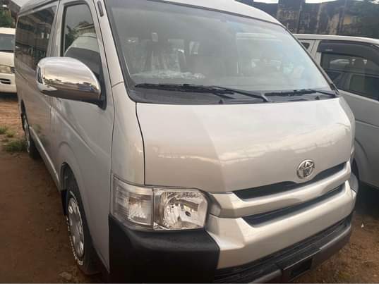A picture of Toyota Hiace hummer 2.