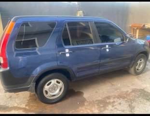 A picture of 2004 Honda CR V 1600000