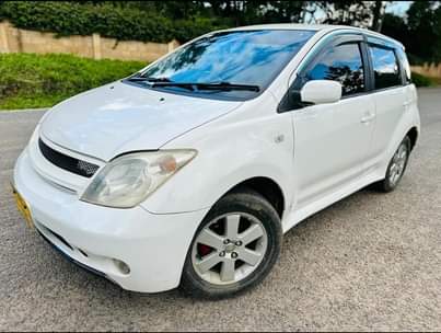 A picture of Toyota ist milion 9 Ipo mwanza Automatic Engine safi 0784857610
