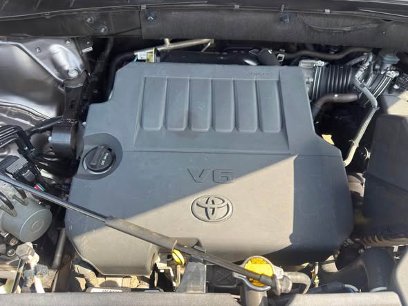 A picture of 2015 TOYOTA HIGHLANDER XLE ON DISTRESS FOREIGN USED GOING FOR
