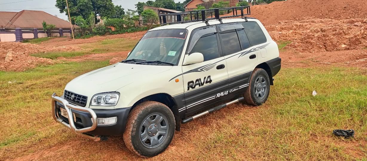 A picture of Rav4 1999..............16m