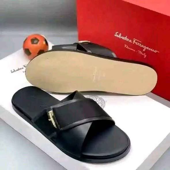 A picture of Men s slippers