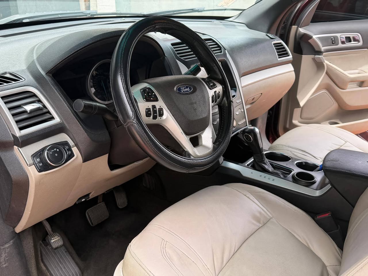 A picture of FORD EXPLORER 2014 FULL OPTION N7 5m