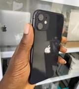 A picture of IPHONE 11 plain gb 64 750 000