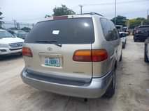 A picture of Toyota Sienna 2002 registered
