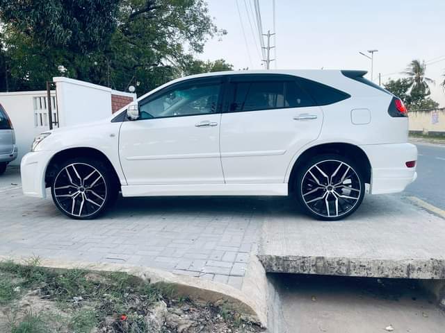 A picture of TOYOTA HARRIER