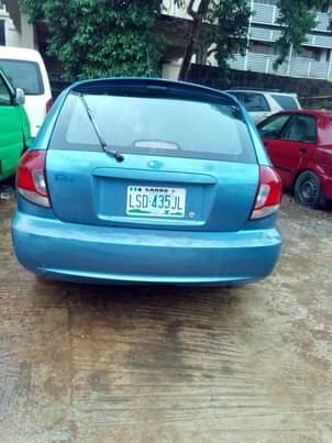 A picture of 2005 Kia Rio 4plug
