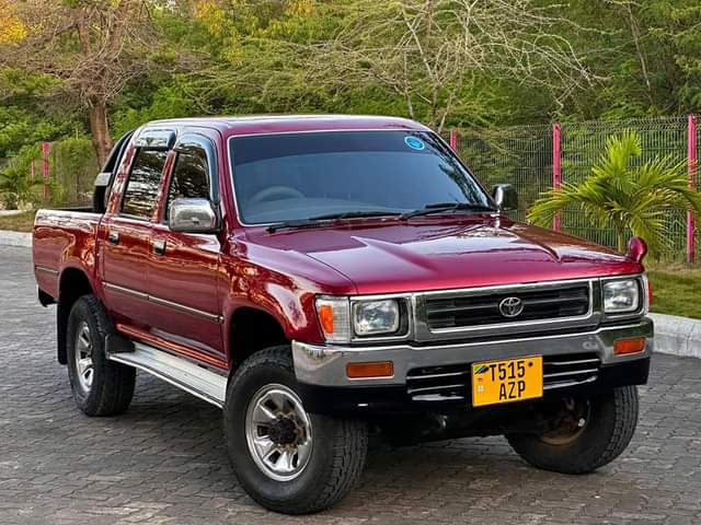 A picture of TOYOTA HILUX ML 27
