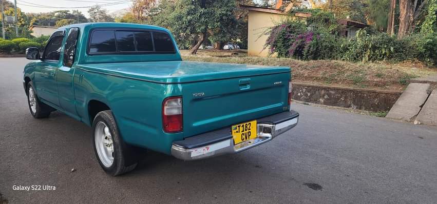 A picture of Pickup kali snaa imenyokaaa sna mpyaa gary imetunzwa snaa engine