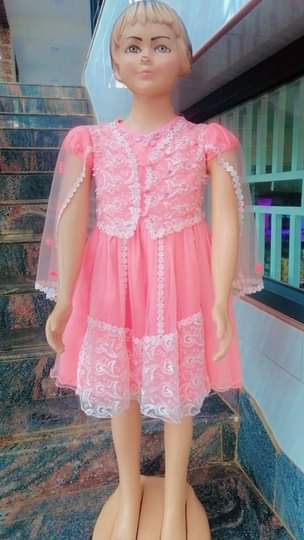 A picture of Second hand kids clothes boys and gals