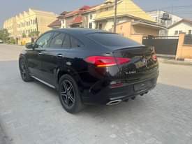 A picture of Mercedes Benz GLC300