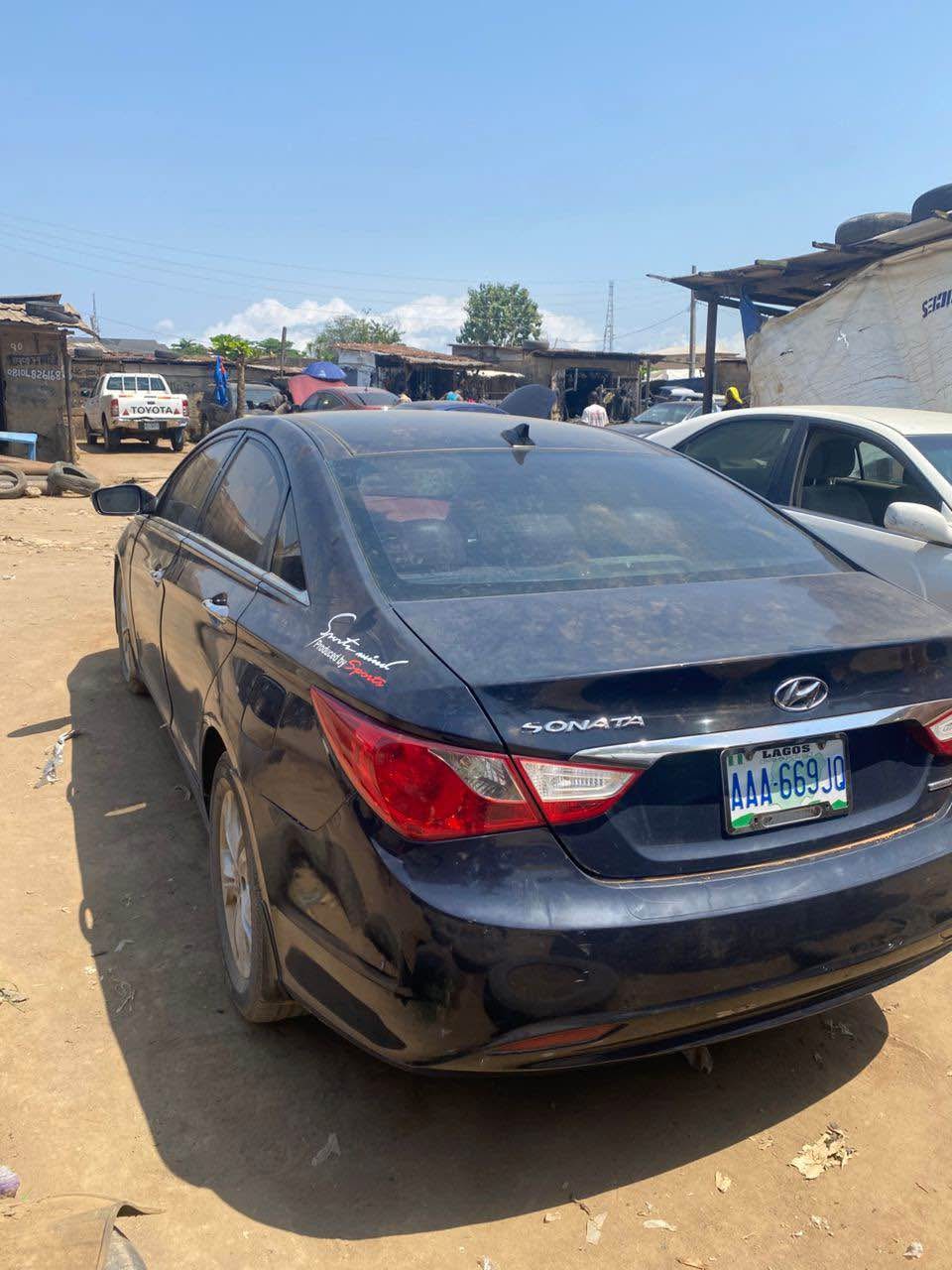 A picture of Hyundai sonata 013