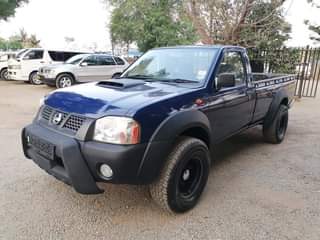 used nissan np300