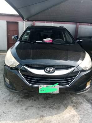 A picture of 2011 Neatly Used Black Hyundai lx35 For Sale Price 4