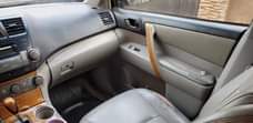 A picture of Neatly used 2010 Highlander Price 4 1m to owner Perfect